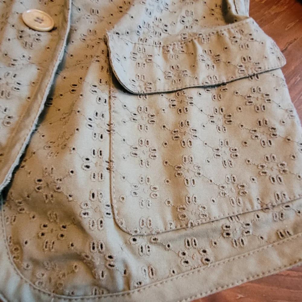 DKNY EMBROIDERED EYELET JACKET | DKNY BLAZER | DKNY JACKET | OLIVE GREEN | EUC